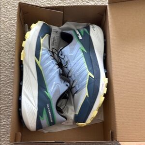 NEW Women’s Salomon Thundercross  Athletic Shoes Size 8